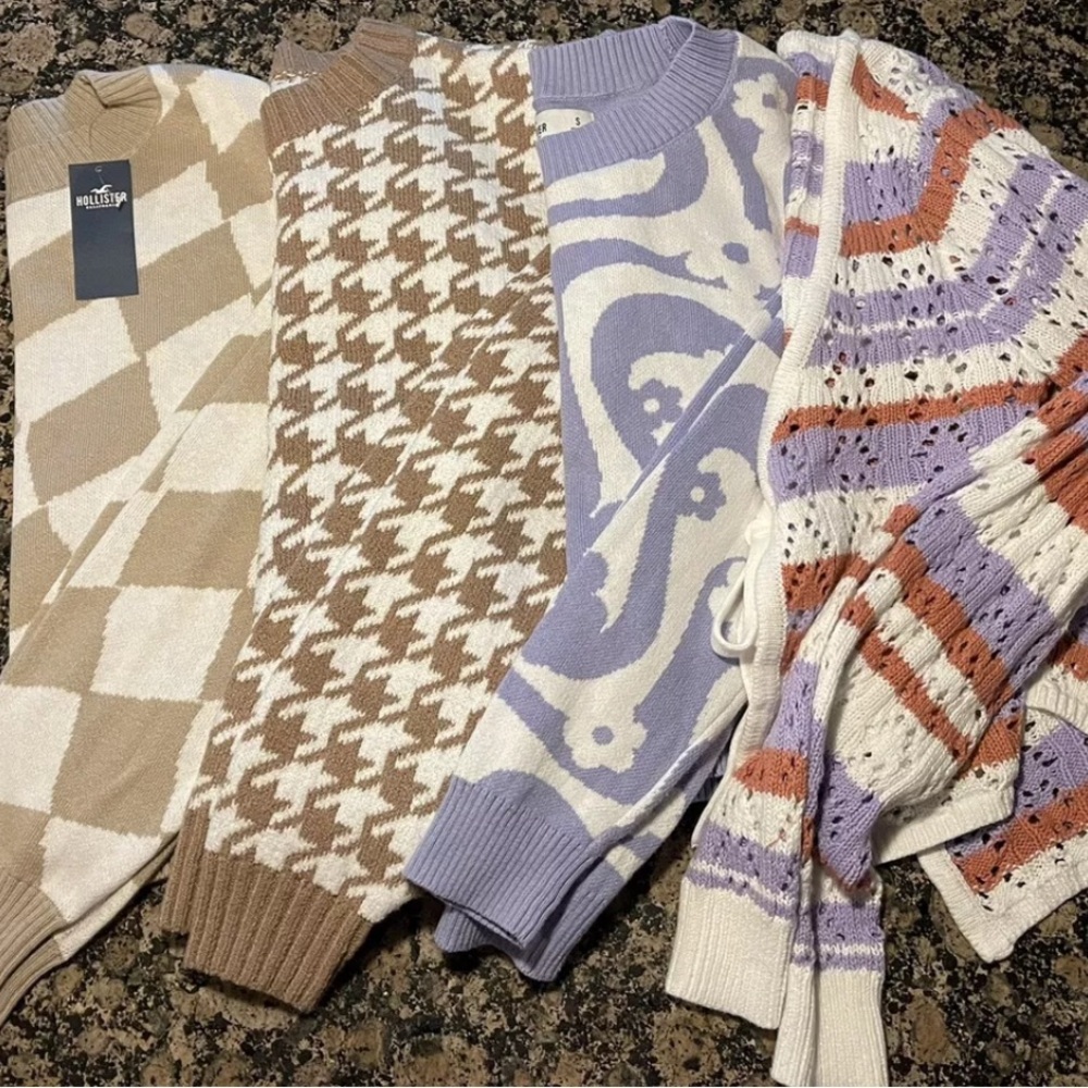 Women's Hollister Sweaters Lot of 4 - Small
